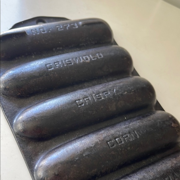 VTG Griswold Black Cast Iron Crispy Cornbread Pans No 273 sold as a set - Picture 3 of 7